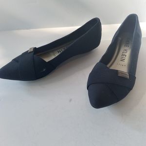 Anne Klein Navy blue flat pointed toe textile fabric size 7.5M